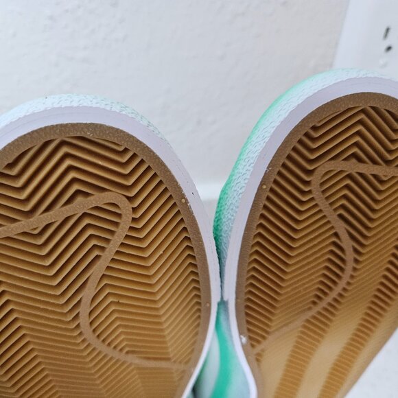 Nike Blazer Mid 77 Size 10 womens/8.5 mens new damaged box green white christmas - Picture 7 of 16